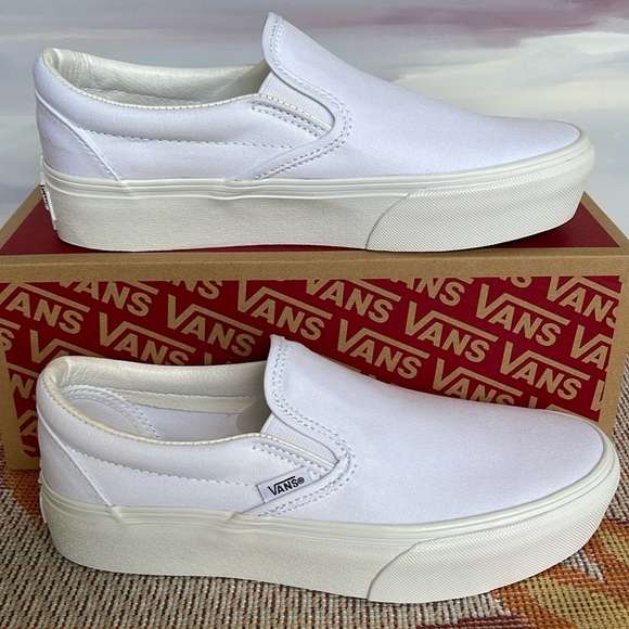 Vans Shoes - Vans WMNS Classic Slip-On
True White
VN0A3JEZW00
Sneakers